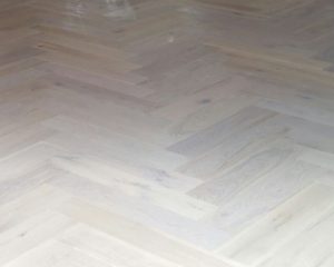 Leggen van visgraat lamelparket
