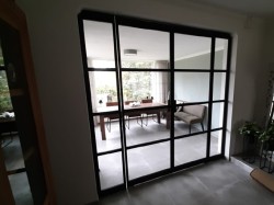 Stalen deur met zijlichten