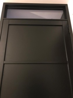 Deur plaatsen nieuwe situatie