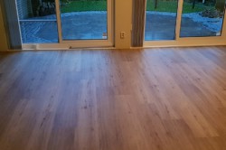 Pvc vloer stroken gelegd