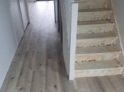 Pvc vloer stroken gelegd