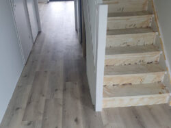 Pvc vloer stroken gelegd