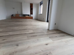 Pvc vloer stroken gelegd