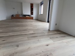 Pvc vloer stroken gelegd