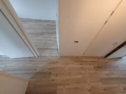 Pvc vloer stroken gelegd
